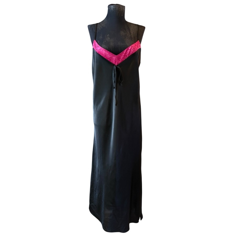 Vintage Elegant Black and Pink Nightgown - Picture 7 of 13